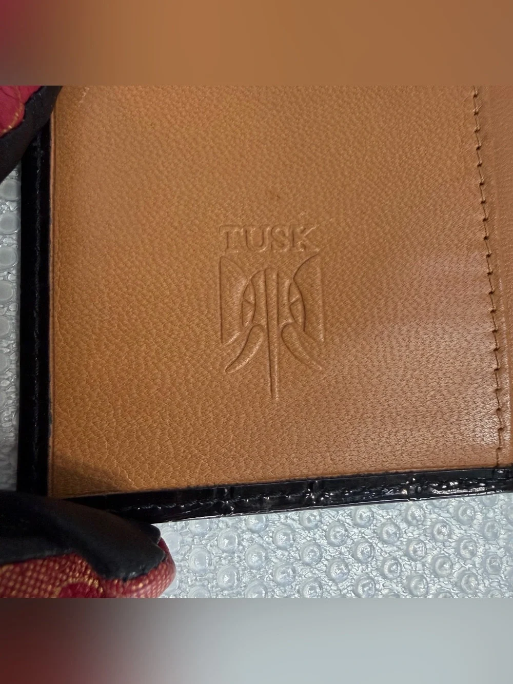 Black Croc-Embossed Women's Wallet - Classic Everyday Style